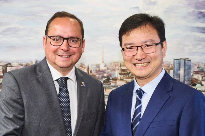 Oberbürgermeister Thomas Kufen empfing den Generalkonsul der Volksrepublik China in Düsseldorf, Yong Yu, im Essener Rathaus zu seinem offiziellen Antrittsbesuch.