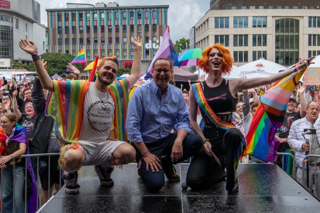 Oberbürgermeister Thomas Kufen beim ruhrPRIDE 2025.