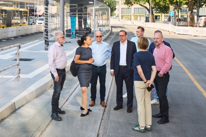 Besichtung der CITYBAHN-Baustelle am Hauptbahnhof mit Oberbürgermeister Thomas Kufen.