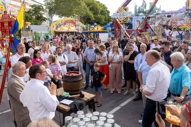 Oberbürgermeister Thomas Kufen eröffnet das 52. Sommerfest an der Grugahalle.