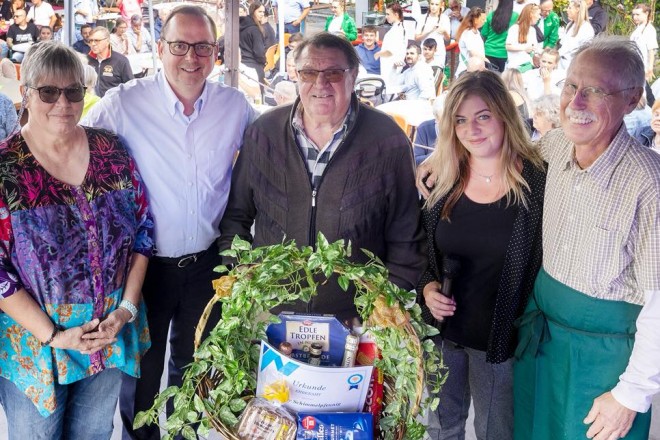 Oberbürgermeister Thomas Kufen besucht das Sommerfest des Gartenbauvereins Bernetal in Altenessen-Süd.