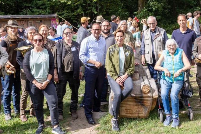 Oberbürgermeister Thomas Kufen besucht Jubiläum im Heissiwald.