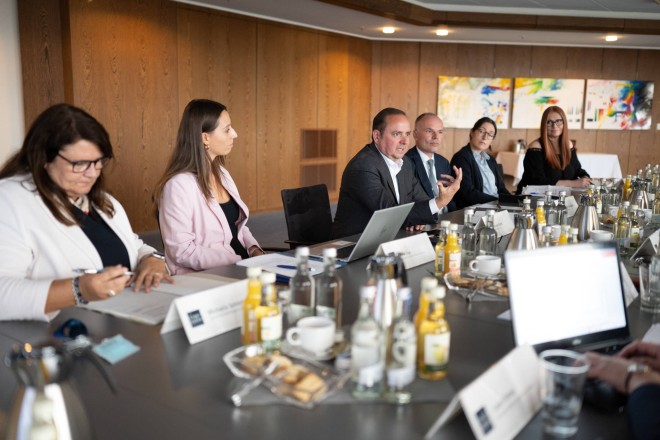 Oberbürgermeister Thomas Kufen spricht bei der Auftaktveranstaltung für die Bewerbung der Stadt Essen als UNESCO Creative City of Design.