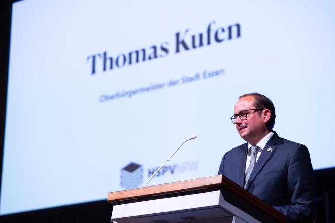 Oberbürgermeister Thomas Kufen verabschiedet Graduierende der HSPV.