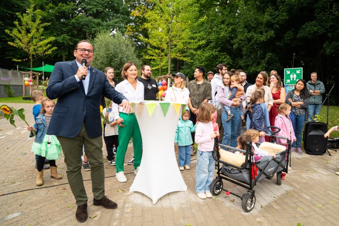 Foto: Oberbürgermeister Thomas Kufen eröffnete den Neubau der städtischen Kindertagesstätte Erikapfad.