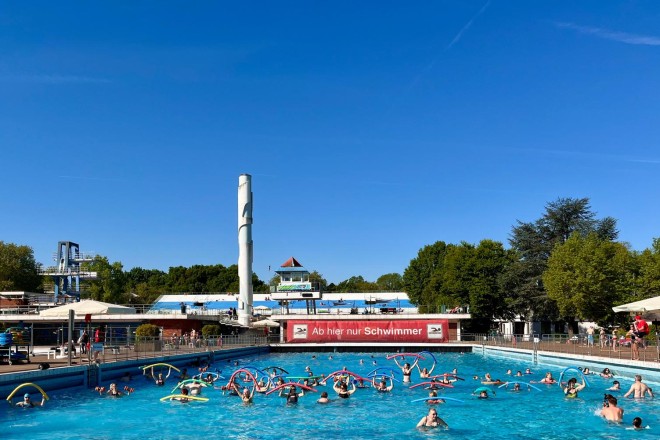 Aqua-Fitness im Wellenbecken des Grugabads Essen.