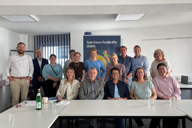 Expertinnen*Experten beleuchteten aktuelle Erfahrungen, Rahmenbedingungen und Unterstützungsangebote für Quereinsteiger*innen in Kindertageseinrichtungen.