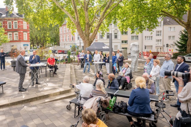 Foto: Oberbürgermeister Thomas Kufen beim Vonovia-Mieterfest im Eltingviertel.