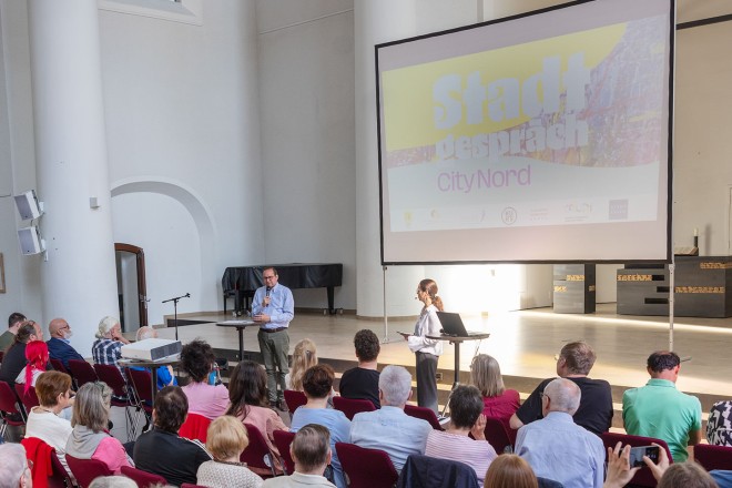 Foto: Oberbürgermeister Thomas Kufen bei der ersten Quartierskonferenz des Beteiligungsformats "Stadtgespräch City.Nord – Lass uns reden!"