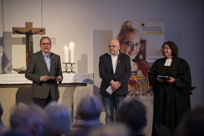 Oberbürgermeister Thomas Kufen spricht bei der Gedenkfeier zum Welttag der Suizidprävention.