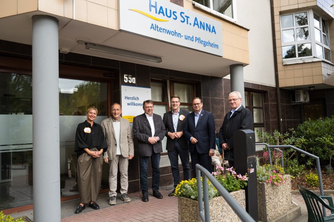 Oberbürgermeister Thomas Kufen beim 30-jährigen Jubiläum vom Haus St. Anna.