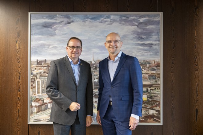 Oberbürgermeister Kufen empfängt Wilfried von Raht, den neuen Personalvorstand der thyssenkrupp AG.