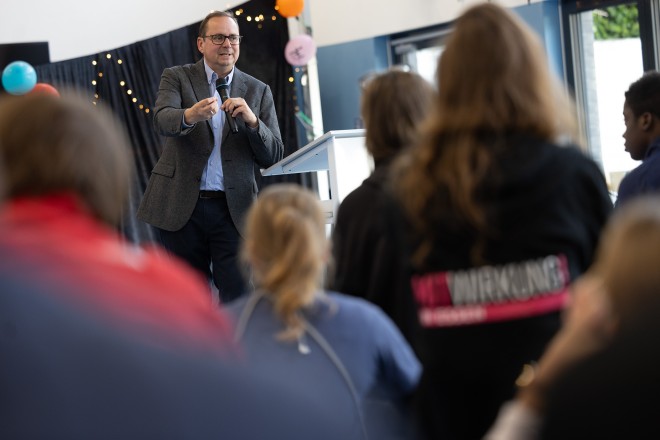 Oberbürgermeister Thomas Kufen bei der Eröffnung des Jugendforum Zollverein.