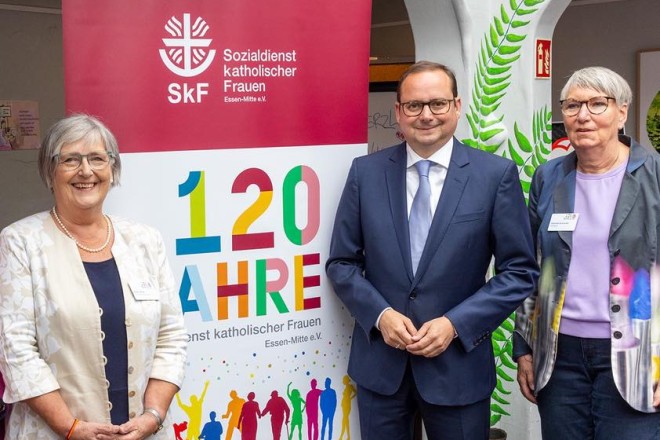 Foto: Oberbürgermeister Thomas Kufen gratulierte zu 120-jährigen Jubiläum des SkF Essen-Mitte e.V.