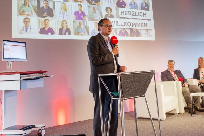 Oberbürgermeister Thomas Kufen spricht beim März Zukunfts-Dialog.