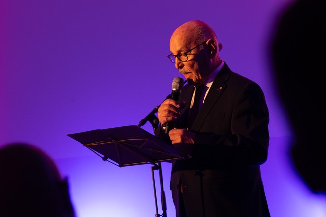 Bürgermeister Rudolf Jelinek spricht beim Benefizkonzert zugunsten der Elterninitiative zur Unterstützung krebskranker Kinder e.V.