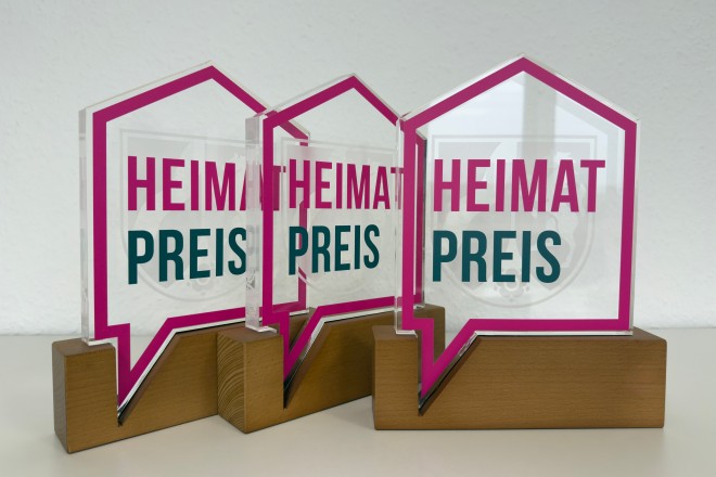 Die Pokale des Heimat Preises.