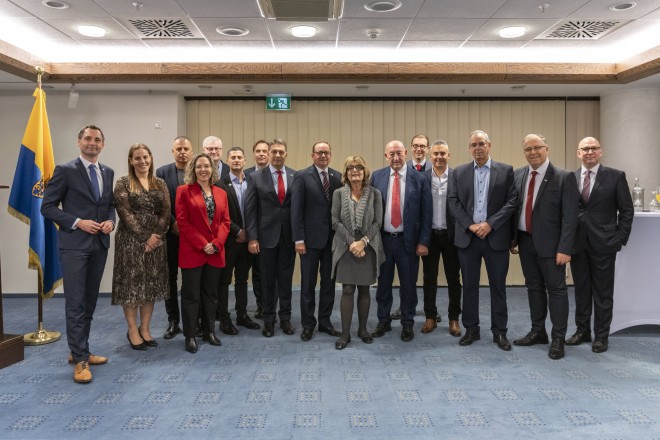 Oberbürgermeister Thomas Kufen mit der israelischen Delegation im Essener Rathaus.