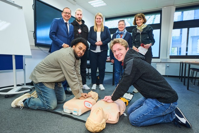 Oberbürgermeister Thomas Kufen beim Tag der Reanimation.