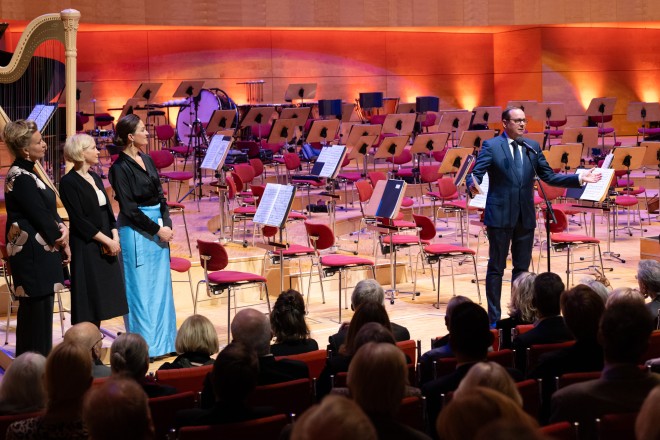 Oberbürgermeister Thomas Kufen beim TIKWAH-Festival in der Essener Philharmonie.