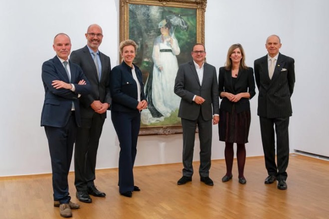 Oberbürgermeister Thomas Kufen vor Auguste Renoirs berühmtes Gemälde "Lise mit dem Sonnenschirm".