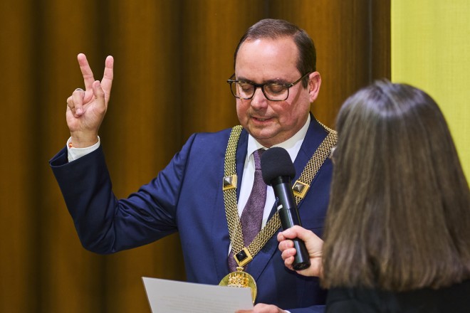 Foto: Oberbürgermeister Thomas Kufen wird vereidigt.