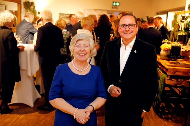 Foto: Oberbürgermeister Thomas Kufen gemeinsam mit Jutta Kruft-Lohrengel.