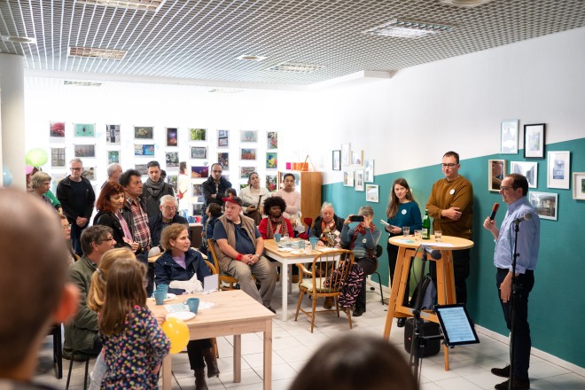 Oberbürgermeister Thomas Kufen bei der Neueröffnung des Stadtteilladens "Zuhause" im Südostviertel.