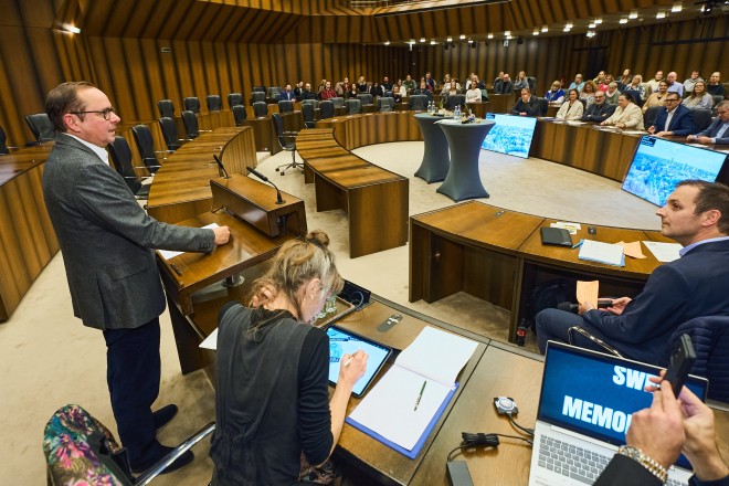 Oberbürgermeister Thomas Kufen gratuliert Jugendberufsagentur Essen zum zehnten Geburtstag.