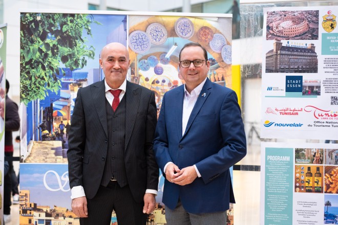 Oberbürgermeister Thomas Kufen bei der Deutsch-Tunesischen Kulturwoche in der Rathaus Galerie.