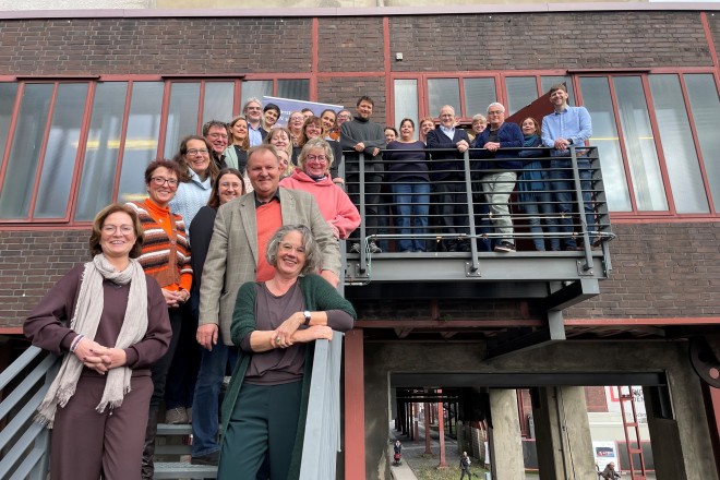 Fachkräfte aus den Bereichen Bildung, Jugendhilfe, Gesundheit, Soziales, Statistik, Integration und Sozialplanung folgten der Einladung der Regiestelle kinderstark, um über wirkungsorientierte Ansätze in der kommunalen Präventionsarbeit zu diskutieren.