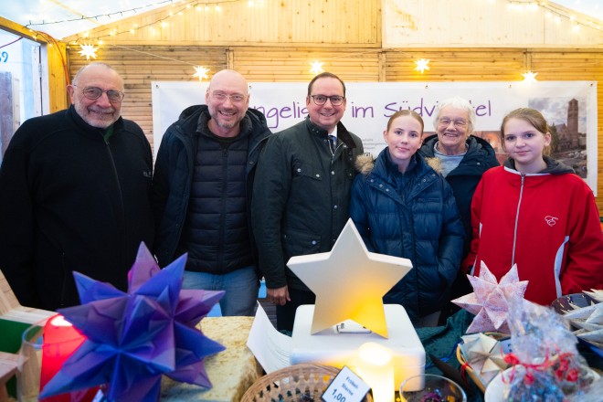 Foto: Oberbürgermeister Thomas Kufen auf dem Wintermarkt im Südviertel. 