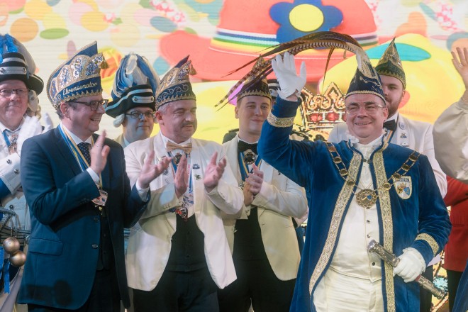 Foto: Oberbürgermeister Thomas Kufen gemeinsam mit dem Stadt-Prinzenpaar. 