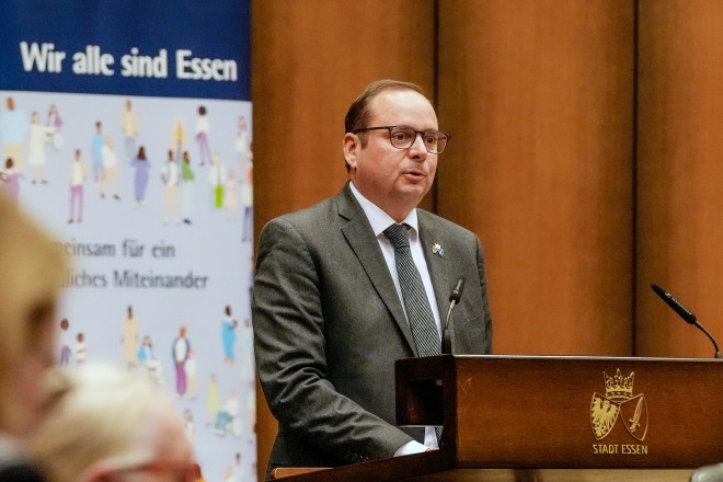 Foto: Gedenkveranstaltung am Volkstrauertag im Essener Rathaus. 