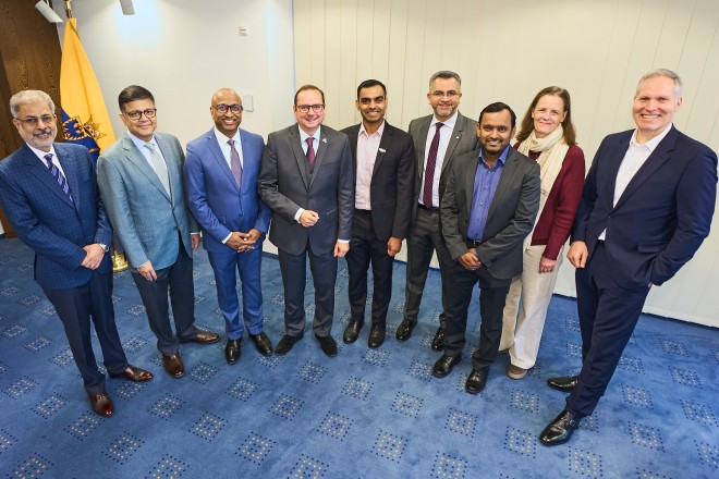 Foto: Am 18. November besuchte NASSCOM-Präsident Rajesh Nambiar mit einer Delegation aus Indien den Oberbürgermeister im Essener Rathaus.