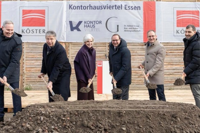 Oberbürgermeister Thomas Kufen beim Spatenstich für das neue Kontorhausviertel Essen.