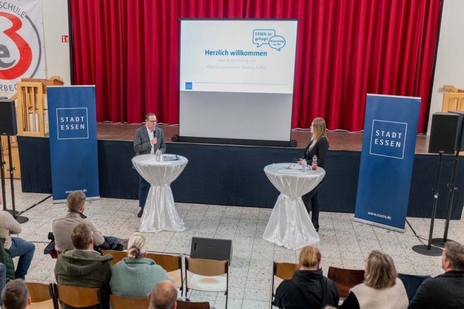 Oberbürgermeister Thomas Kufen beim Bürgerdialog für die Stadtteile Dellwig und Gerschede. 