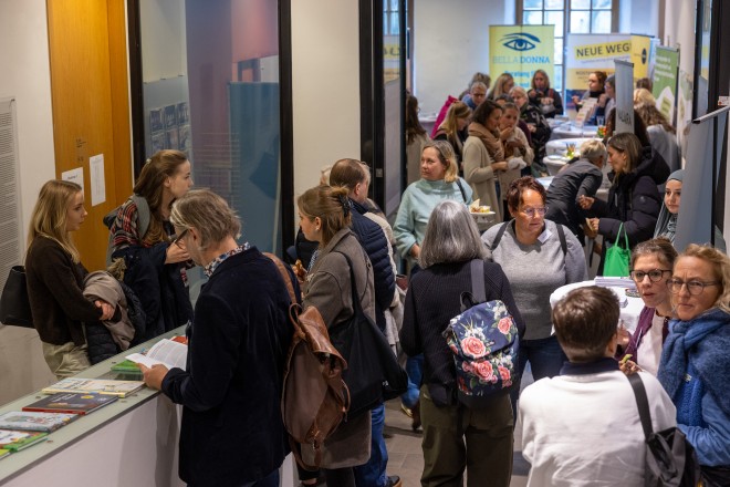 Der Markt der Möglichkeiten in der Mittagspause bot Informationen und Austausch.