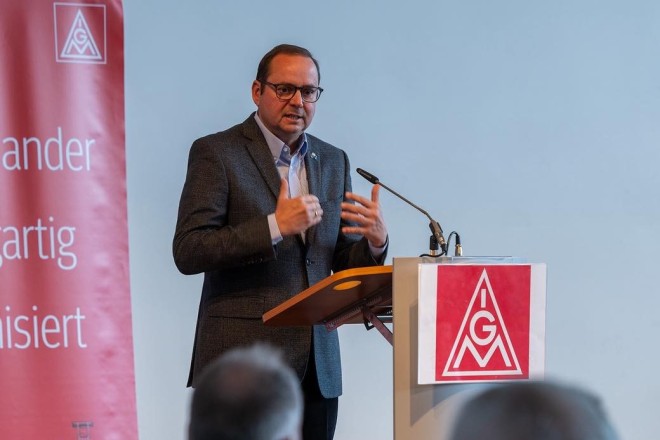 Oberbürgermeister Thomas Kufen würdigt beim Jubilarempfang langjährige Mitglieder der IG Metall MEO.