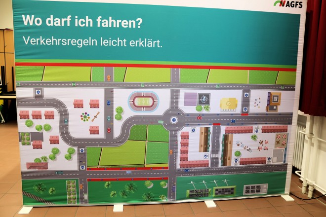 An den Aktionstagen zur Verkehrssicherheit wurden die Schüler*innen der Gesamtschule Holsterhausen für Gefahren im Straßenverkehr sensibilisiert.