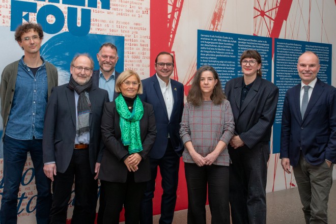 Oberbürgermeister Thomas Kufen bei der Eröffnung der Ausstellung "GERMAINE KRULL: CHIEN FOU".