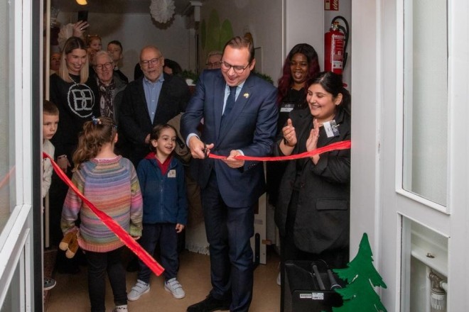 Oberbürgermeister Thomas Kufen bei der Eröffnung der neuen Kita Löwenwiese in Frintrop.