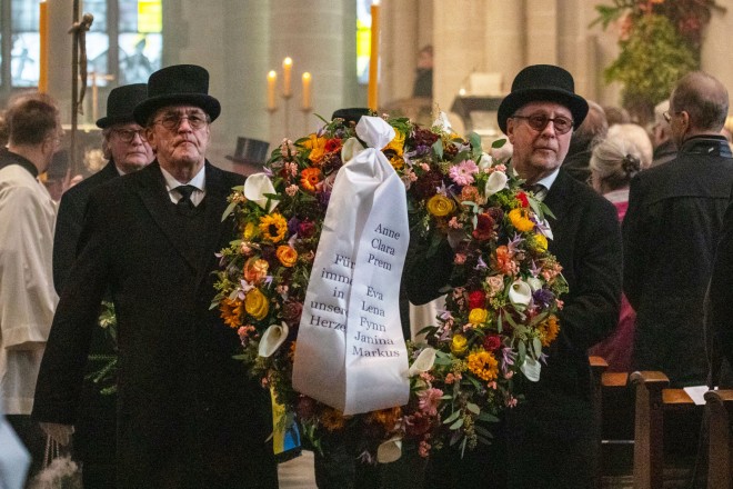 Viele Menschen waren gekommen, um von Dr. Wolfgang Reiniger Abschied zu nehmen.