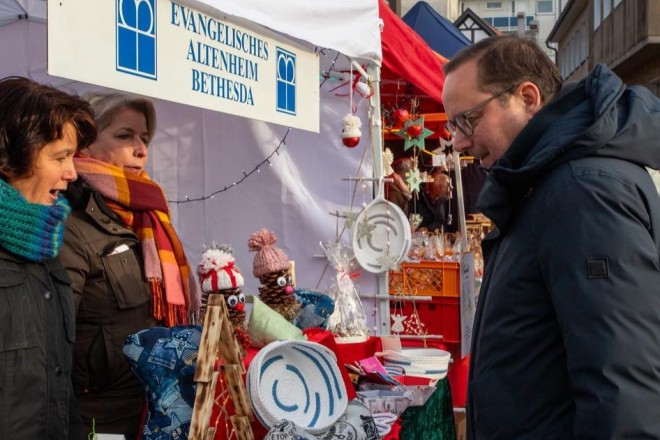 Oberbürgermeister Thomas Kufen beim 29. Borbecker Weihnachts-Markttag.
