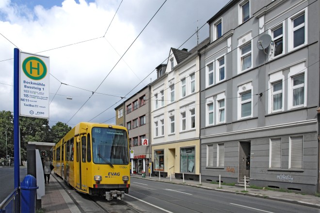 Altendorfer Straße (Höhe Hausnr. 424). Straßenbahn-Haltestelle Bockmühle. 